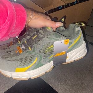 Avia Men's Athletic Shoes - Green and Yellow